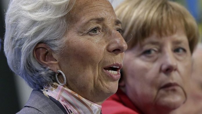 Μέρκελ - Λαγκάρντ συζητούν για το ελληνικό χρέος , με το κλίμα να είναι βαρύ στο Βερολίνο