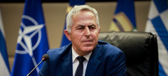 Ο υπουργός Άμυνας του ΣΥΡΙΖΑ ναύαρχος Αποστολάκης αναλαμβάνει την Πολιτικη Προστασία στην αναδομημένη κυβέρνηση Μητσοτάκη
