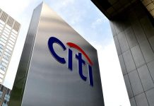 Ένα μεσοπρόθεσμο σχέδιο περικοπών 20.000 θέσεων εργασίας παρουσίασε η Citigroup, αφού κατέγραψε το χειρότερο τρίμηνο των τελευταίων 15 ετών.