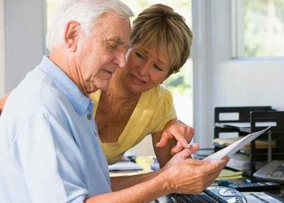 Συνταξιούχοι: Ποιες είναι οι ρυθμίσεις για όσους συνεχίζουν να εργάζονται ή χρωστούν σε Ταμεία