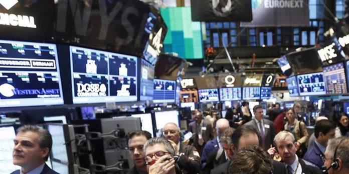 Με μεικτά πρόσημα  έκλεισαν οι δείκτες της Wall Street