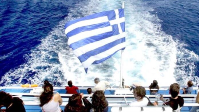 Το ρεκόρ του ελληνικού τουρισμού κατά το 2023 αποτυπώνουν τα στοιχεία της Τράπεζας της Ελλάδος, με αυξημένες κατά 15,7% οι τουριστικές εισπράξεις