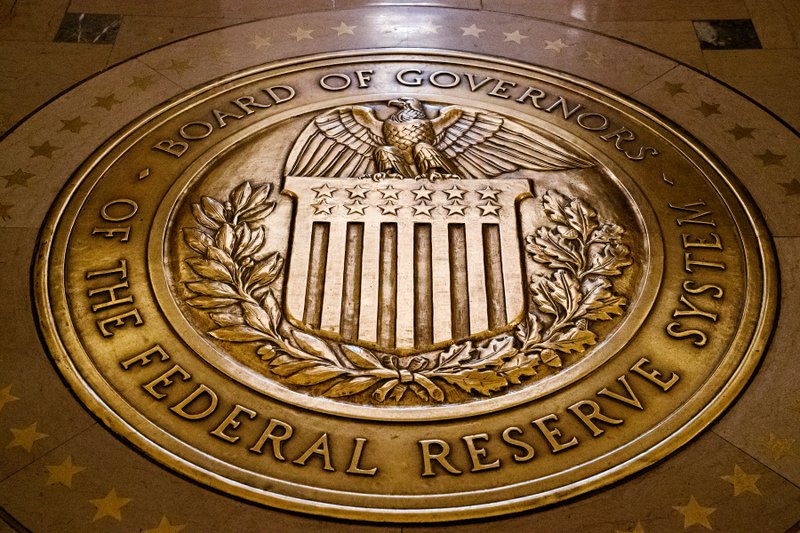 Η Ομοσπονδιακή Τράπεζα των ΗΠΑ (Fed) αποφάσισε να διατηρήσει αμετάβλητο το επιτόκιο για πέμπτη συνεχόμενη συνεδρίαση,
