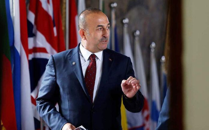 Με σκληρή γλώσσα και  απειλές εναντίον της Ελλάδας ο υπουργός Εξωτερικών της Τουρκίας