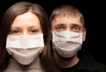 Πως να ξεχωρίσετε το κοινό κρυολόγημα και την εποχιακή γρίπη από τη μετάλλαξη Όμικρον
