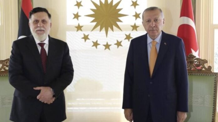 Ο Τούρκος πρόεδρος Ρετζέπ Ταγίπ Ερντογάν είχε μια συνάντηση κεκλεισμένων των θυρών με τον επικεφαλής της λιβυκής κυβέρνησης Σάρατζ
