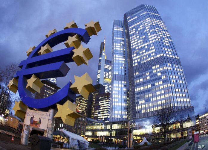 Λάθος στην πολιτική της Ευρωπαϊκής Κεντρικής Τράπεζας (ΕΚΤ) αναφορικά με τα επιτόκια βλέπει η Berenbeng Bank. Τι λέει για μειώσεις επιτοκίων