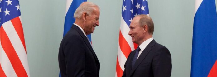 Γιατί ο Μπάιντεν κήρυξε τώρα τον νέο “Ψυχρό Πόλεμο” κατά της Ρωσίας – Ο “δολοφόνος” Πούτιν, η ρήξη με την Μόσχα, και το γεωπολιτικό υπόβαθρο