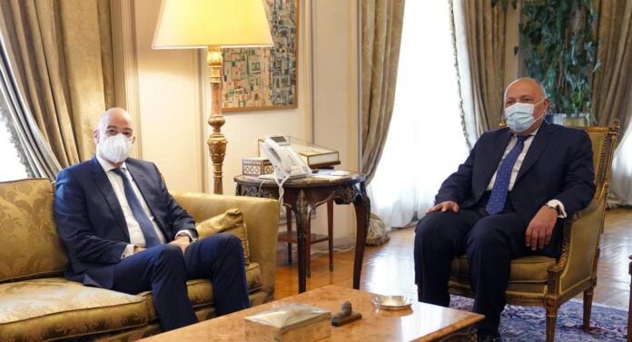 Σκληρές διαπραγματεύσεις του Νίκου Δένδια στο Κάιρο