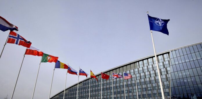 Μια πολυετή οικονομική δέσμευση στην Ουκρανία θα συζητήσουν στις Βρυξέλλες οι ΥΠΕΞ του NATO όπως δήλωσε ο Γενς Στόλτενμπεργκ