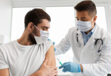 Η τρίτη δόση του εμβολίου της Moderna και Pfizer ασπίδα στην Όμικρον