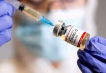 Εμβολιασμοί: «Βραχυκύκλωμα» στις ΗΠΑ, μπλόκο της FDA σε τρίτη δόση εμβολίου