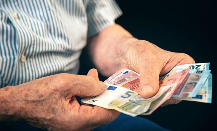 Την Τετάρτη η εμβόλιμη πληρωμή αναδρομικών σε συνταξιούχους