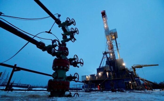 Η Μόσχα συνεχίζει να εξάγει πολύ πετρέλαιο... 