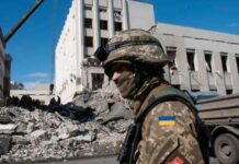 Η Μόσχα απειλεί να "εξοντώσει" τους Ουκρανούς που δεν παραδίνονται στη Μαριούπολη