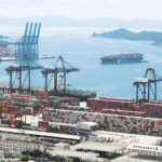 Κίνδυνος lockdown στο παγκόσμιο εμπόριο από τη Σαγκάη