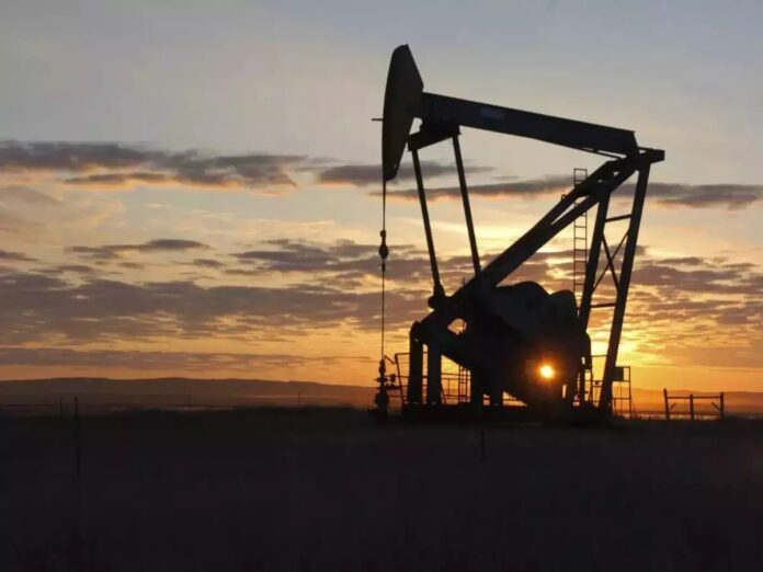 Mε απώλειες κοντά στο 10% αναμένεται να κλείσουν οι τιμές του πετρελαίου το 2023, καταγράφοντας την πρώτη ετήσια πτώση εδώ και δύο χρόνια