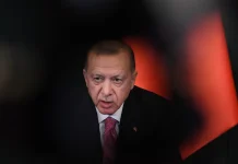 Σε κλοιό η Τουρκία: Στο όριο της διακοπής των διπλωματικών σχέσεων με Αίγυπτο