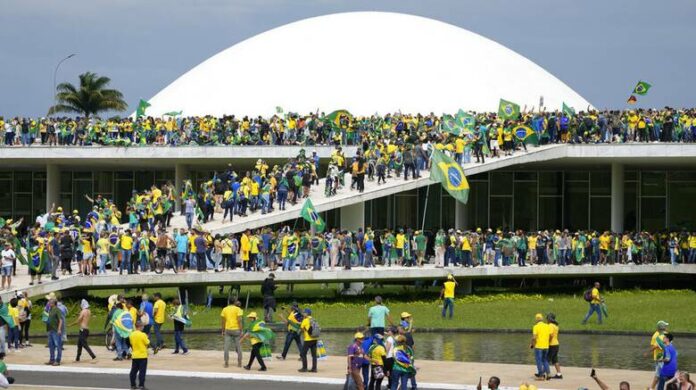 Βραζιλία: Υποστηρικτές του Ζαΐχ Μπολσονάρου εισέβαλαν σε πολλά κυβερνητικά κτίρια