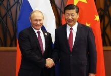 Ο Σι Τζινπίνγκ και ο Βλαντίμιρ Πούτιν συζητούν στη Μόσχα