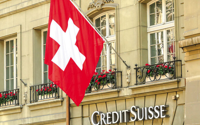 Πολλοί βλέπουν πλέον την Ελβετία ως τη «Δημοκρατία της Χρηματοπιστωτικής Μπανανίας»