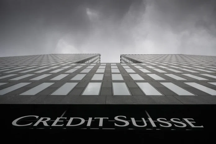Σάλος στους μετόχους της Credit Suisse. Απαιτούν εξηγήσεις για τη συγχώνευση με τη UBS