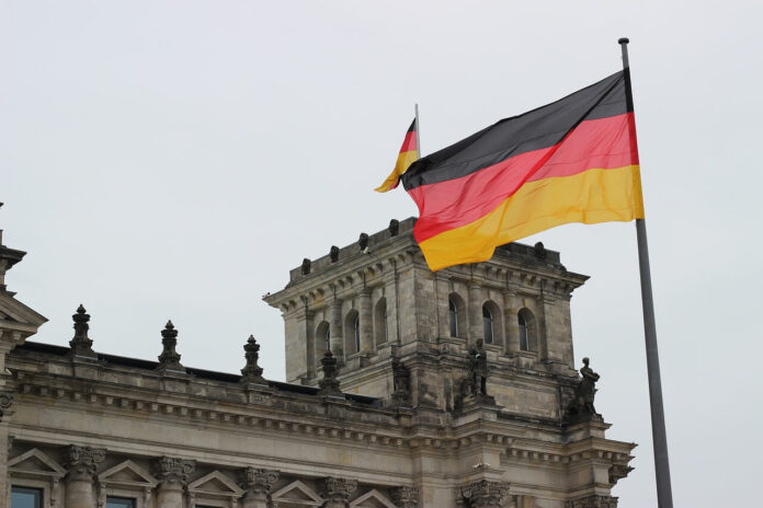 Νέο ηχηρό καμπανάκι για την γερμανική οικονομία χτυπά σήμερα στο Βερολίνο από τα κορυφαία γερμανικά ινστιτούτα,
