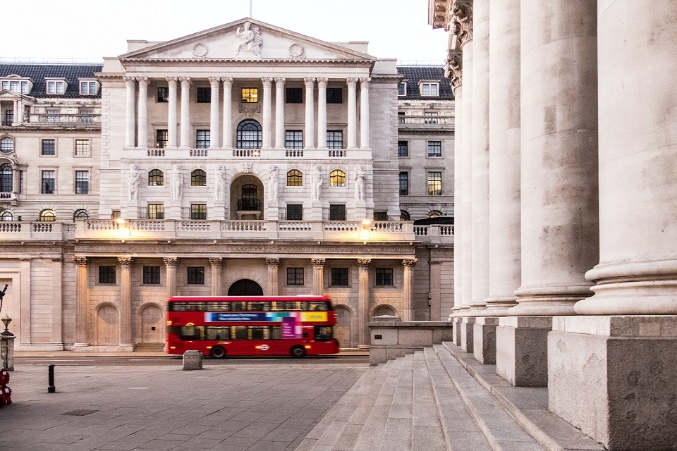Κεντρική Τράπεζα της Αγγλίας( BoE)- Μια δύσκολη χρονιά οικονομικά βιώνει το Ηνωμένο Βασίλειο