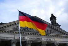 Η Γερμανία βρίσκεται στη μέση μιας χαμένης δεκαετίας και θα παραμείνει στην «λωρίδα αργής κυκλοφορίας», προειδοποιεί η Capital Economics.