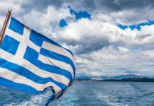 Οι υψηλές επιδόσεις της Ελληνικής σημαίας διαπιστώνονται σε όλες τις κατηγορίες αξιολόγησης αυτής, τόσο σε επίπεδο Αμερικανικής Ακτοφυλακής, όσο και στην Ευρώπη με βάση το Paris MoU