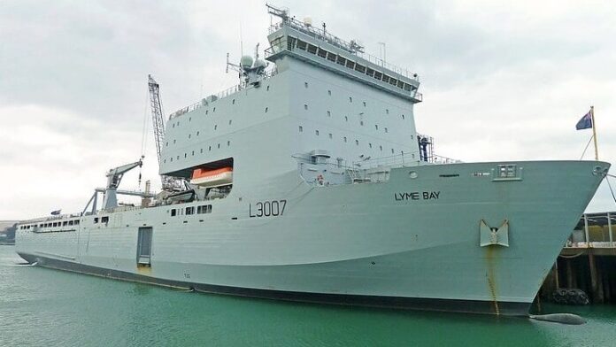 Το Βρετανικό αποβατικό πλοίο Lyme Bay εκφόρτωσε στο λιμάνι Πορτ Σαΐντ της Αιγύπτου 87 τόνους ανθρωπιστικής βοήθειας από το Ηνωμένο Βασίλειο
