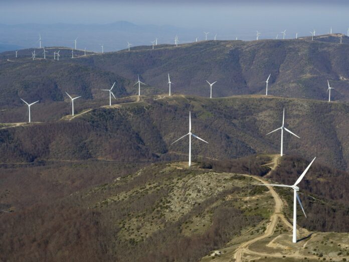 ΕΛΕΤΑΕΝ: Ρεκόρ συνδεδεμένης Αιολικής ισχύος 5.226 ΜW καταγράφηκε το 2023 στην Ελλάδα - Επιπλέον 300 MW σε 12 μήνες