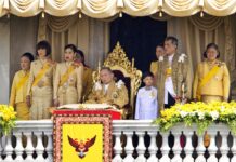 Σε ποινή κάθειρξης 50 ετών καταδικάστηκε 30χρονος άνδρας στην Ταϊλάνδη επειδή αμφισβήτησε τον μονάρχη της χώρας, Μάχα Βαγιραλονγκόρν