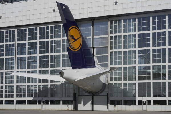 Lufthansa: Μεγάλη απεργία προσωπικού εδάφους στη Γερμανία