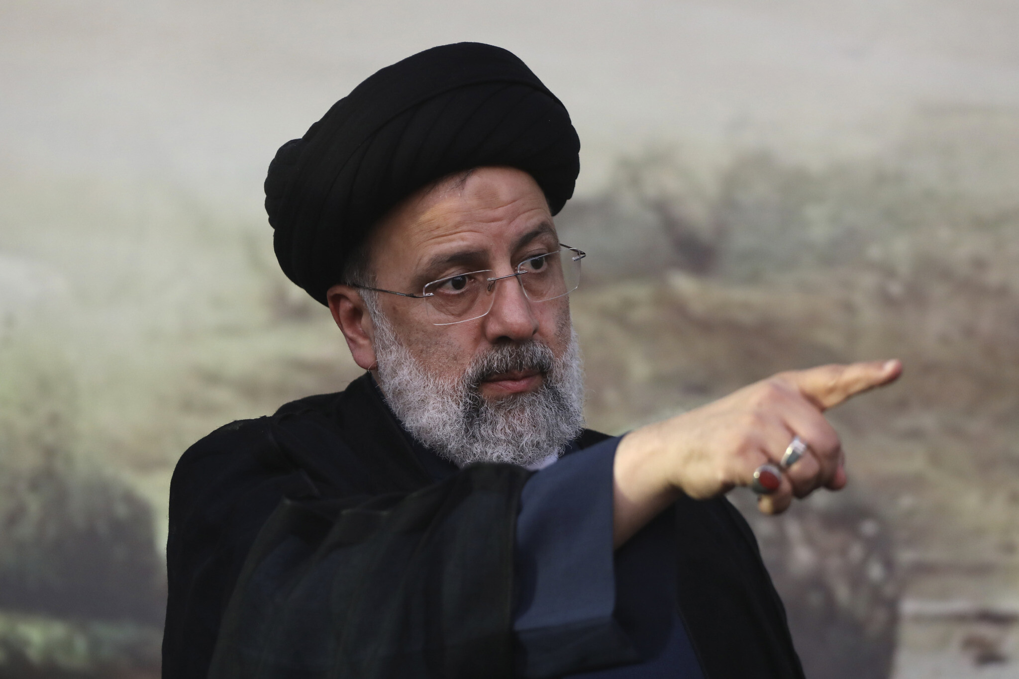 Το Ιράν δεν θα ξεκινήσει πόλεμο, αλλά θα "απαντήσει με ισχυρό τρόπο" σε όποιον το εκφοβίζει, καθησύχασε σήμερα ο πρόεδρος Εμπραχίμ Ραϊσί