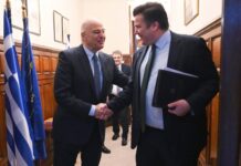 Με τον Βρετανό υπουργό Άμυνας, Τζέιμς Χίπι, συναντήθηκε σήμερα στο Λονδίνο ο Έλληνας υπουργός Εθνικής Άμυνας, Νίκος Δένδιας