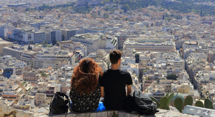  Το 70% των νέων Ελλήνων δεν θέλει να κάνει παιδιά και το 68% θέλουν να μεταναστεύσουν.